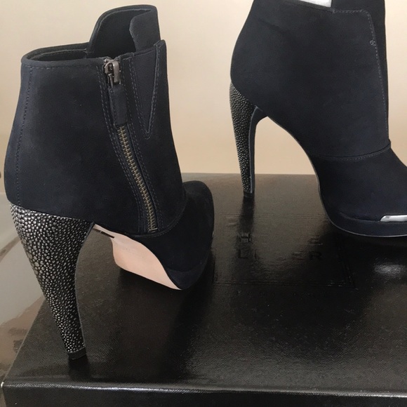 Herve Leger Shoes - Picture 2 of 5